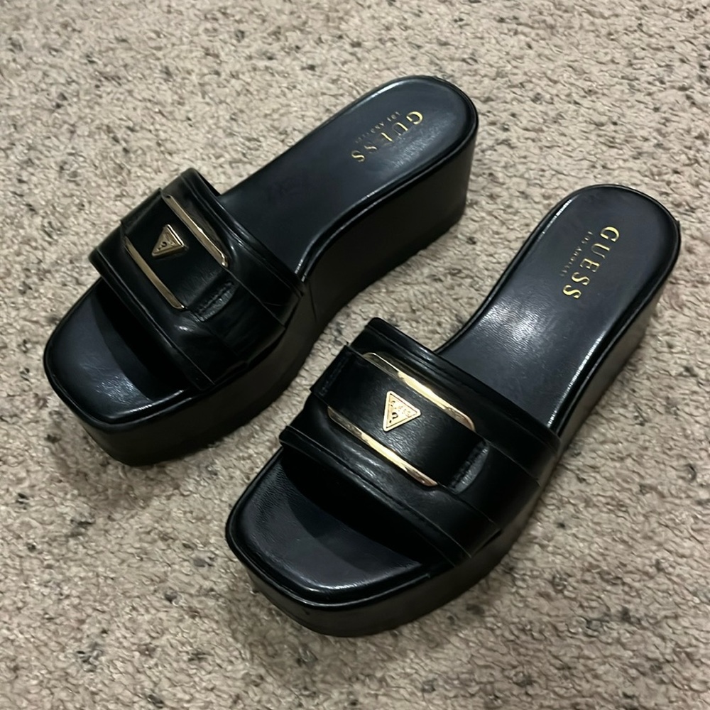 Guess plataform sandals